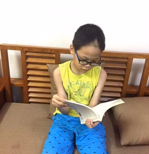 Chị Hằng quy định, ngoài thời gian vui chơi, làm việc nhà, mỗi ngày các con có ít nhất có 1 giờ đọc sách.