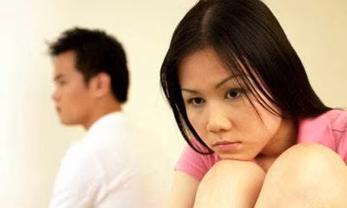 Không hẳn phụ nữ chẳng tin người mình thương, nhưng vì bản thân họ luôn lo sợ đàn ông sau lưng mình sẽ làm những điều không tưởng. (Ảnh minh họa).