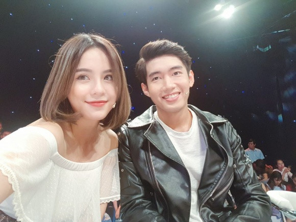 Thái Trinh là nữ ca sĩ trẻ được nhiều người yêu mến. Ngoài sự nghiệp ca hát, cô còn khiến fan ngưỡng mộ khi có một chuyện tình đẹp với vũ công Quang Đăng.