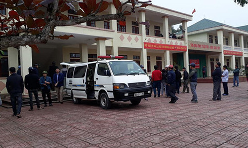 Xe cứu thương được điều đến hiện trường.