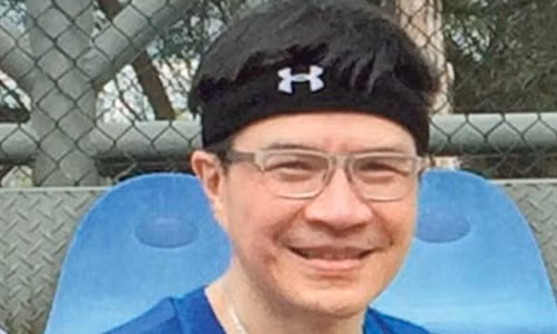 Giao su si tinh tre dung khi doc lay mang vo, con trong xe