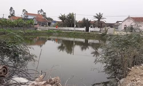 Hiện trường nơi phát hiện thi thể nữ sinh L. Ảnh: HQ