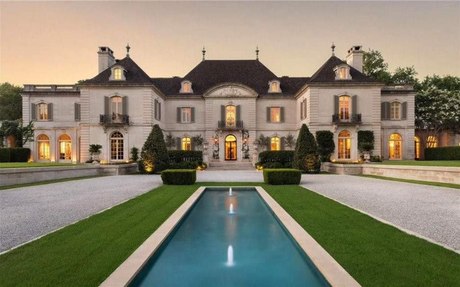 7. Texas - Căn nhà đắt nhất Texas là một biệt thự đá vôi nằm ở Dallas. Với diện tích hơn 2.500 m2, giá trị của nó hiện vào khoảng 38,5 triệu USD. Biệt thự gồm một nhà khách hai tầng riêng biệt, 10 phòng ngủ, 17 phòng tắm, trong đó có 4 phòng dành cho khách, nhà ăn, thư viện lát đá cẩm thạch, một hồ bơi lớn cạnh một hồ bơi giải trí, sân bay trực thăng, sân tennis, vườn hoa và các khu vực tản bộ.