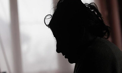 Bị chồng vu oan ngoại tình, người phụ nữ này đã bị cạo đầu, rạch “vùng kín”. Bị chồng vu oan ngoại tình, người phụ nữ này đã bị cạo đầu, rạch “vùng kín”.