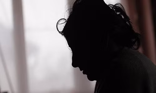 Bị chồng vu oan ngoại tình, người phụ nữ này đã bị cạo đầu, rạch “vùng kín”.