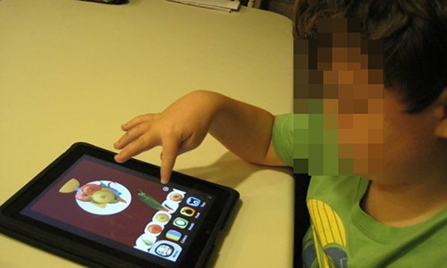 Hoi han cho con dung dien thoai, may tinh qua som