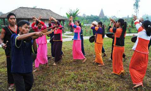 Điệu múa trong lễ hội của người Raglai.