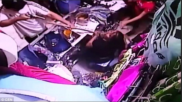 Cuop chia sung vao mat nguoi phu nu va dien bien kinh ngac-Hinh-2