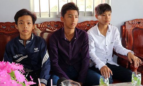 3 cậu bé Đỗ Thanh Bằng, Trần Thanh Mới và Lê Nhỉ Khang trong câu chuyện nhặt của rơi trả lại người đánh mất.