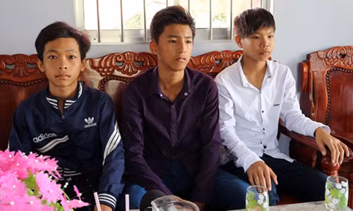 3 cậu bé Đỗ Thanh Bằng, Trần Thanh Mới và Lê Nhỉ Khang trong câu chuyện nhặt của rơi trả lại người đánh mất.