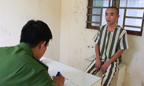 Vo lo bi mat ngoai tinh, chong bat coc 'tinh dich' de tong tien