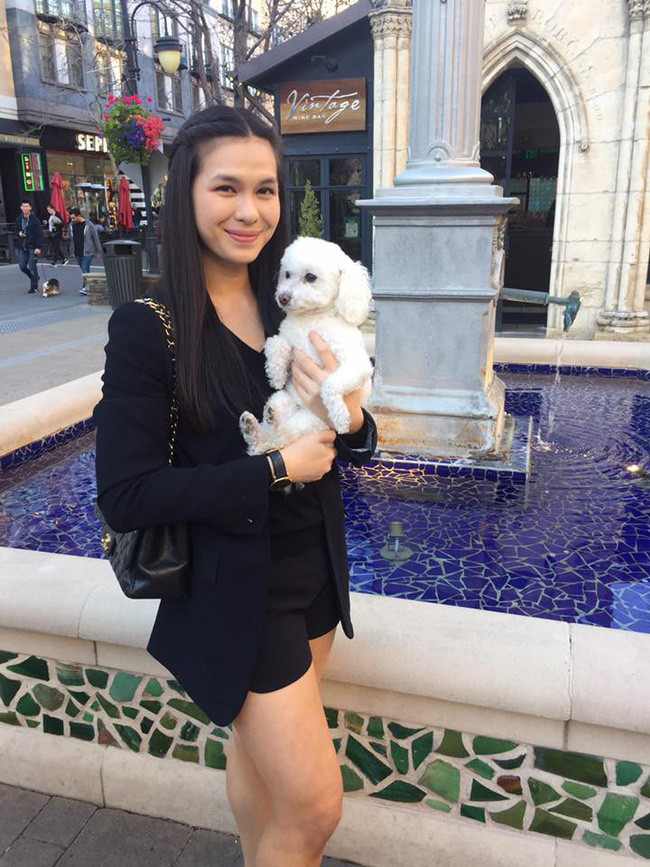 Thùy My được thừa hưởng rất nhiều nét đẹp từ mẹ như "đôi mắt biết cười", gương mặt xinh đẹp nụ cười tươi.