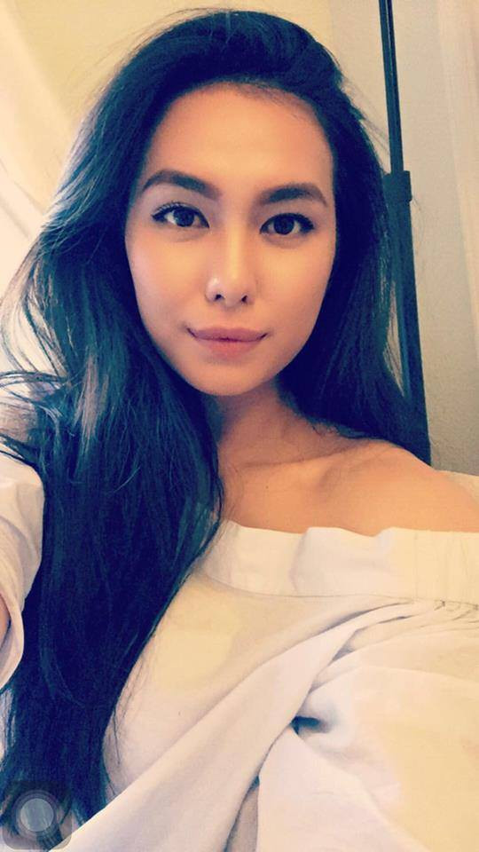 Được biết, Thùy My hiện đang sinh sống tại Mỹ. Không chỉ xinh đẹp, nàng tiểu thư còn "nói thông viết thạo" 4 ngoại ngữ: Anh, Pháp, Nga và Trung Quốc khiến giới trẻ vô cùng hâm mộ. Khi còn học phổ thông, hàng năm Thùy My luôn là người được nhà trường cử đi thi hùng biện tiếng Anh ở các nước Malaysia, Singapore,... và nhiều nước khác trên thế giới.