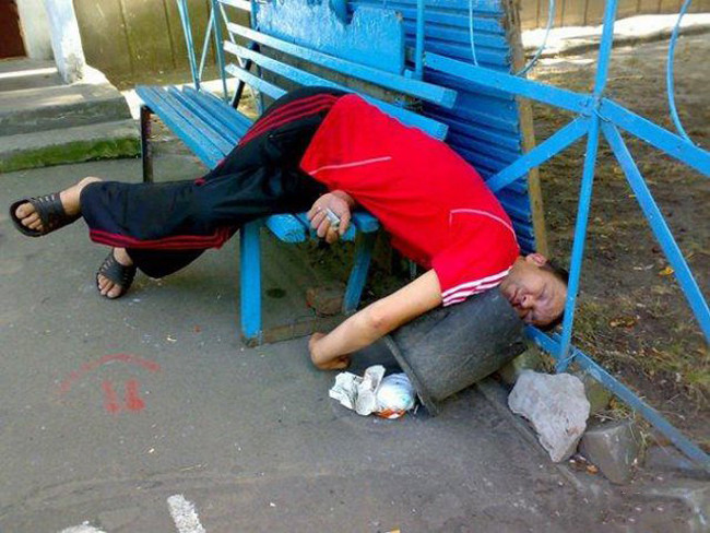 Khi "phê" ta quên hết cả tư thế ngủ.