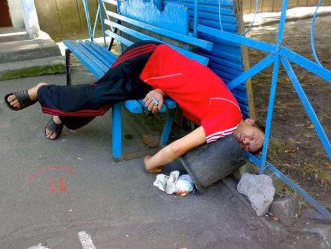 Khi "phê" ta quên hết cả tư thế ngủ.