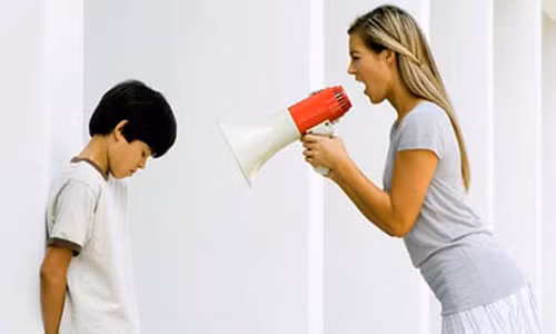 7 lời nói cay độc làm tổn thương con trẻ 7 loi noi cay doc lam ton thuong con tre