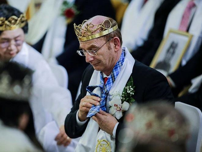 Theo người đại diện của nhà thờ, buổi lễ này đã được lên kế hoạch từ lâu, trước khi xảy ra vụ thảm sát bằng súng AR-15 tại trường học ở Parkland, bang Florida, khiến 17 người thiệt mạng vào hôm 14-2.