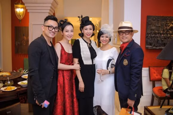 Linh Nga và bạn trai chụp ảnh cùng vợ chồng Hà Kiều Anh.