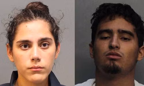 Thieu nu ban chet bo roi binh tinh keo xac vao nha ve sinh