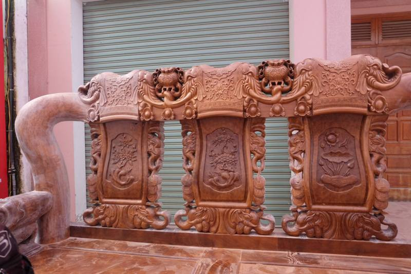 Chiem nguong bo ban ghe khung hang tram trieu cua dai gia pho Nui-Hinh-3