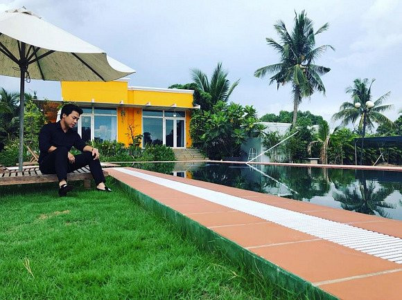 Một góc vườn của nhà bạn trai Hòa Minzy, rất trong lành và thoáng mát.