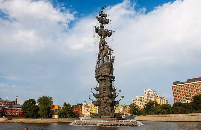 8. Tượng Peter Đại đế (Nga). Chiều cao: 96m.