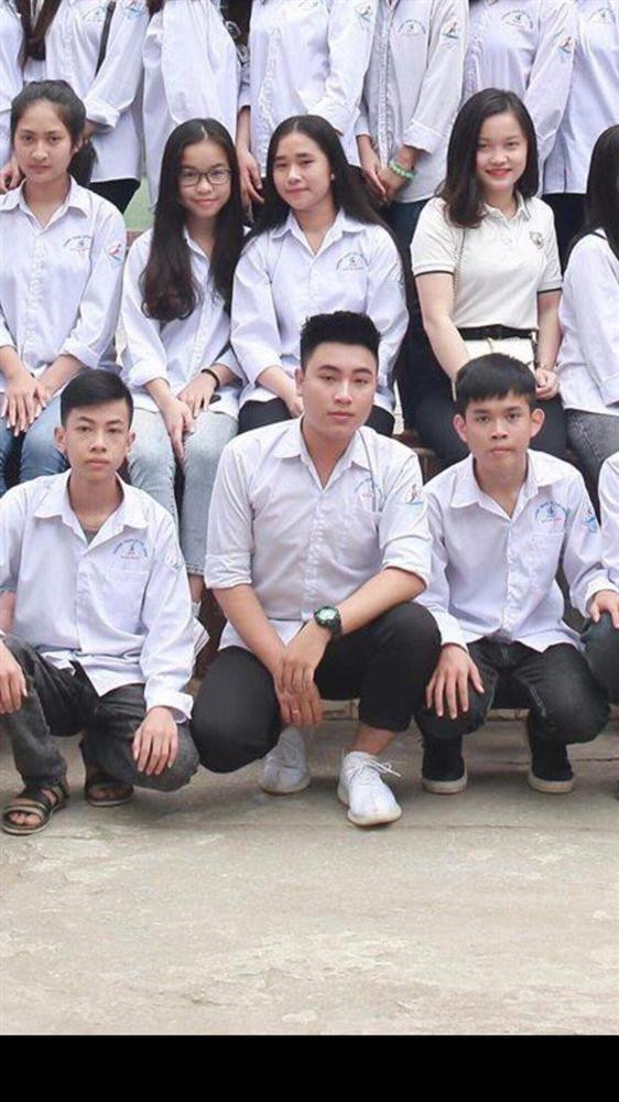 Chang trai hoa soai ca sau 2 thang nghi he khien thay co khong nhan ra