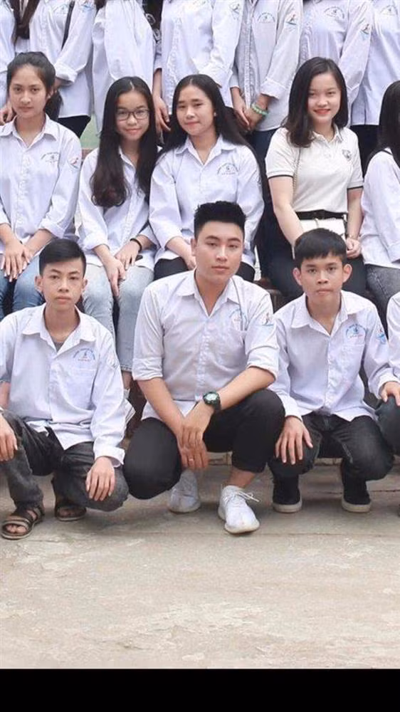 Chang trai hoa soai ca sau 2 thang nghi he khien thay co khong nhan ra