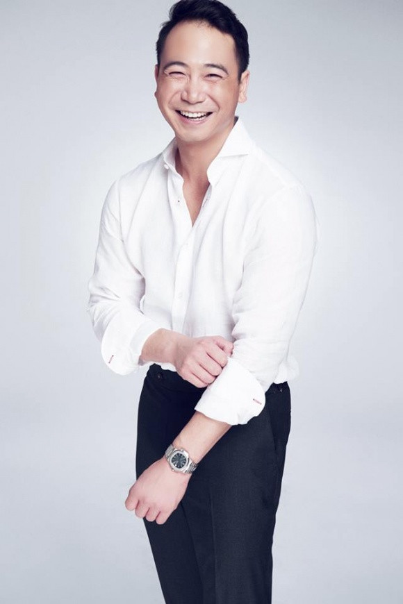 Đam mê thể thao và sở hữu thân hình cơ bắp Đừng nghĩ các doanh nhân đều lớn tuổi hay sở hữu thân hình chảy xệ, bụng bự, mập béo, Tuấn John là một ngoại lệ. Anh khá yêu thể thao. Dù bận rộn cách mấy, Tuấn John vẫn tích cực tham gia tập luyện bộ môn boxing mà anh yêu thích. Chính ngờ sự kiên trì luyện tập này mà anh từ một chàng trai béo mập nay đã sở hữu thân hình cơ bắp cuồn cuộn chỉ trong vài tháng ngắn ngủi.