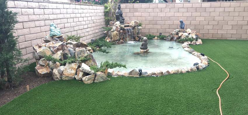 Một góc sân vườn của căn biệt thự khiến nhiều bạn bè và fan ngưỡng mộ, thích thú.