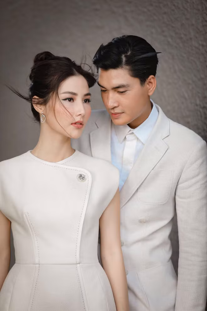 Quang Đại giữ phong độ quý ông, lịch lãm còn Diễm My vừa lịch thiệp vừa duyên dáng.