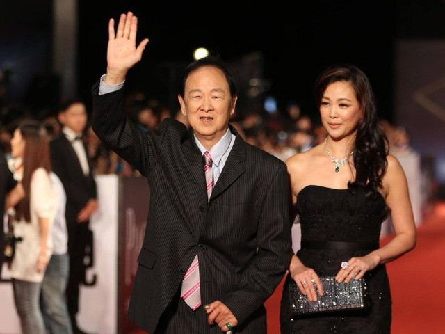 Hình ảnh gần đây của Vương Vũ và vợ trẻ đẹp.