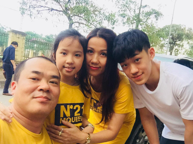 Bà xã của "chồng hụt" Lan cave được nhận xét là khá trẻ trung, xinh đẹp so với độ tuổi thực.