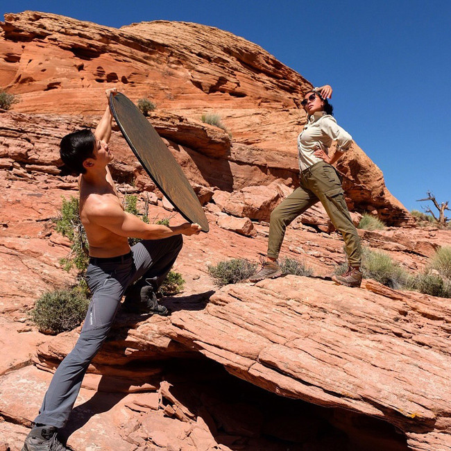 Em cứ việc tạo dáng, hắt sáng đã có anh lo.