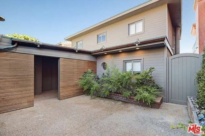 Tài tử Leonardo mua ngôi nhà năm 1998 với giá 1,6 triệu USD. Sau đó, anh đã tu sửa để biến nơi đây thành nơi nghỉ dưỡng sang trọng và đầy đủ tiện nghi.