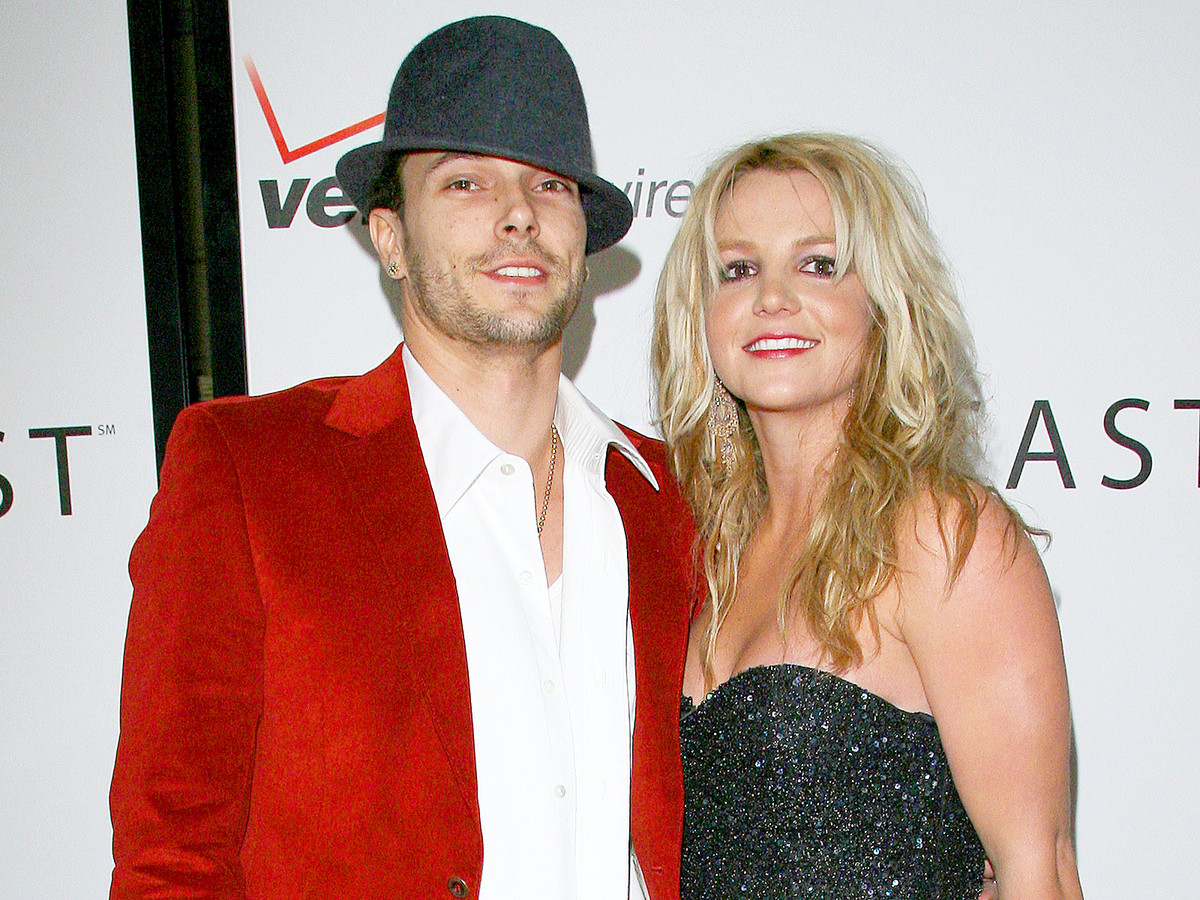 Britney Spears như con thiêu thân lao vào cuộc tình cùng Kevin Federline.