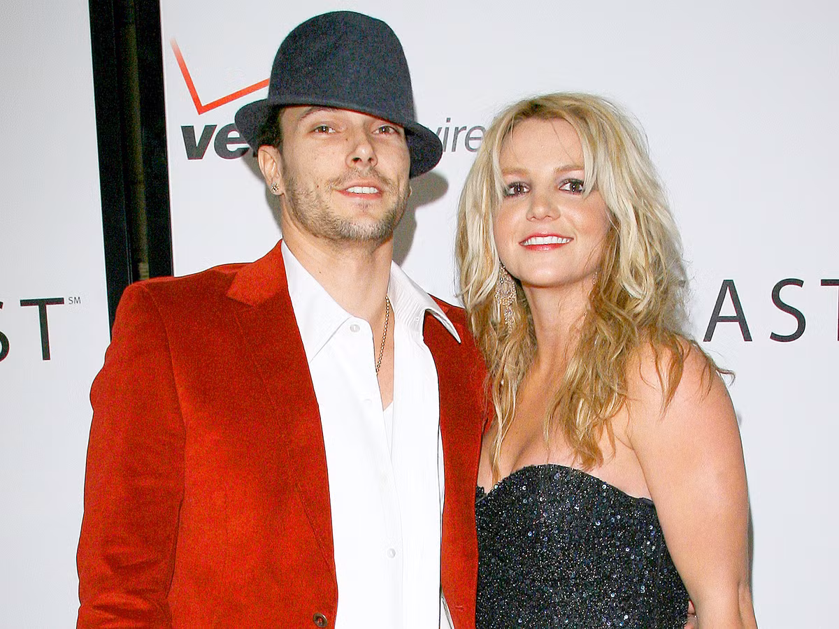 Britney Spears như con thiêu thân lao vào cuộc tình cùng Kevin Federline.