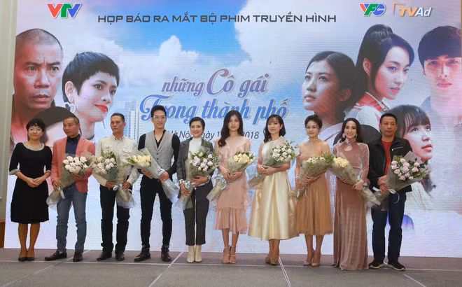 Cong Ly cao troc hoa do te trong du an phim moi