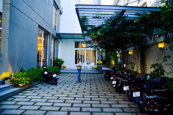 Cùng với cách trang trí, trưng bày của gia chủ, căn nhà có nhiều dấu ấn riêng dưới bàn tay đảm đang, khéo léo của Trương Ngọc Ánh.