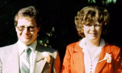 Kinh hoang hon 20 nam ca nha song canh hai cot