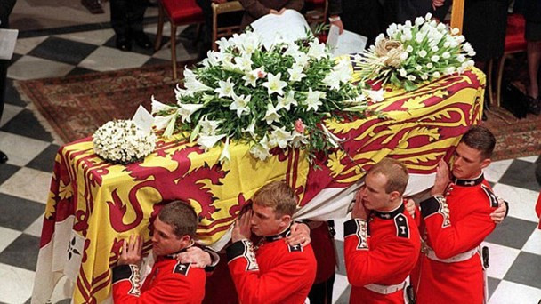 Mon qua 2 hoang tu danh cho me trong dam tang Cong nuong Diana