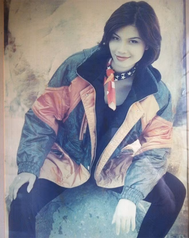 Chân dài Hà thành từng đoạt giải nhì cuộc thi Tìm kiếm người mẫu thời trang châu Á 2002, giải tư cuộc thi Siêu mẫu châu Á (tổ chức tại đảo Guam - Mỹ), giải Người mẫu được yêu thích nhất (Singapore)....