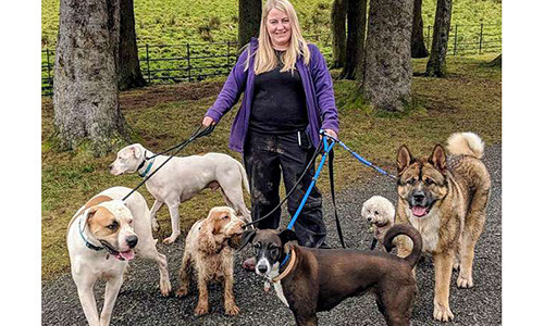 Emma Taylor, 29 tuổi, là một nhà động vật học và chuyên gia về hành vi động vật.