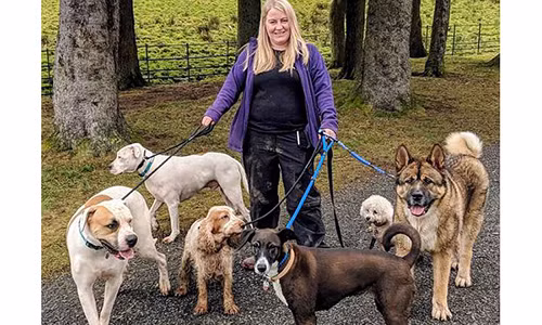 Emma Taylor, 29 tuổi, là một nhà động vật học và chuyên gia về hành vi động vật.