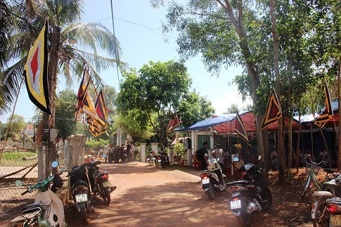 Không khí tang thương bao trùm làng quê của hiệp sĩ Thôi.