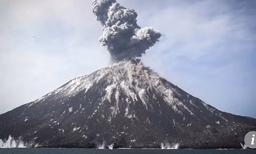 "Quả bom nổ chậm" cực lớn rình rập gây sóng thần suốt trăm năm Indonesia nằm trong vành đai lửa, thường xuyên chứng kiến núi lửa thức giấc.