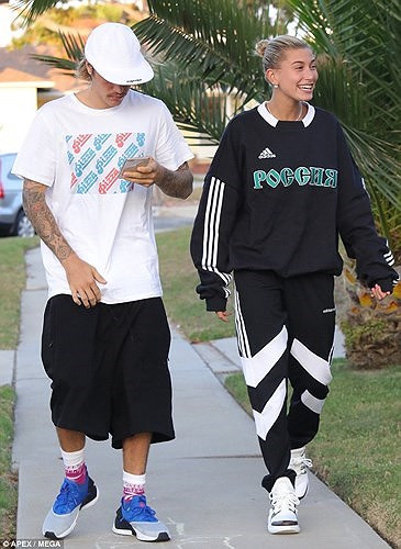 Nam ca sĩ rất chiều chuộng Hailey Baldwin.