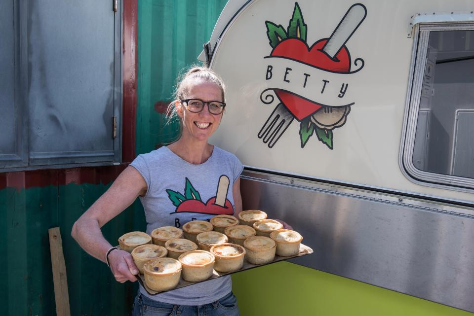 Bà mẹ ba con Vicky Quirk đã quyết định từ bỏ công việc hành chính vì nghĩ rằng bản thân muốn làm chủ cuộc đời mình.