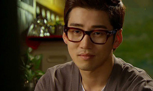 Chồng tôi có sở thích cắm hoa hướng dương khắp nhà. (Ảnh minh họa)