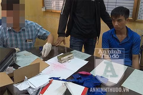 Đối tượng Phạm Anh Tuấn cùng số ma túy bị thu giữ.